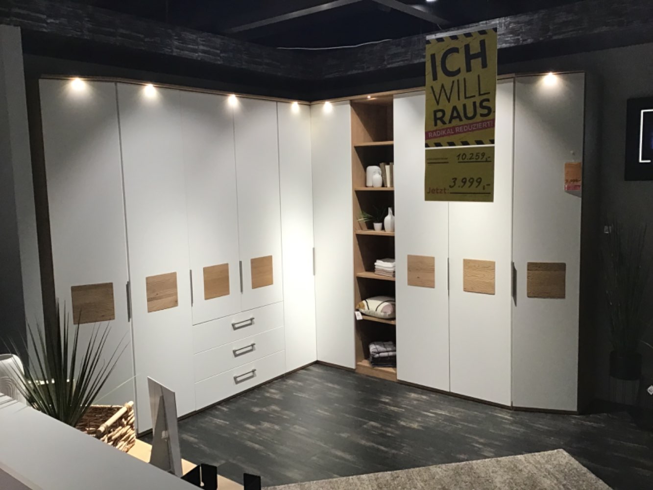 XXXLutz Ausstellungsstück Möbel Eckkleiderschrank Multiline weiß