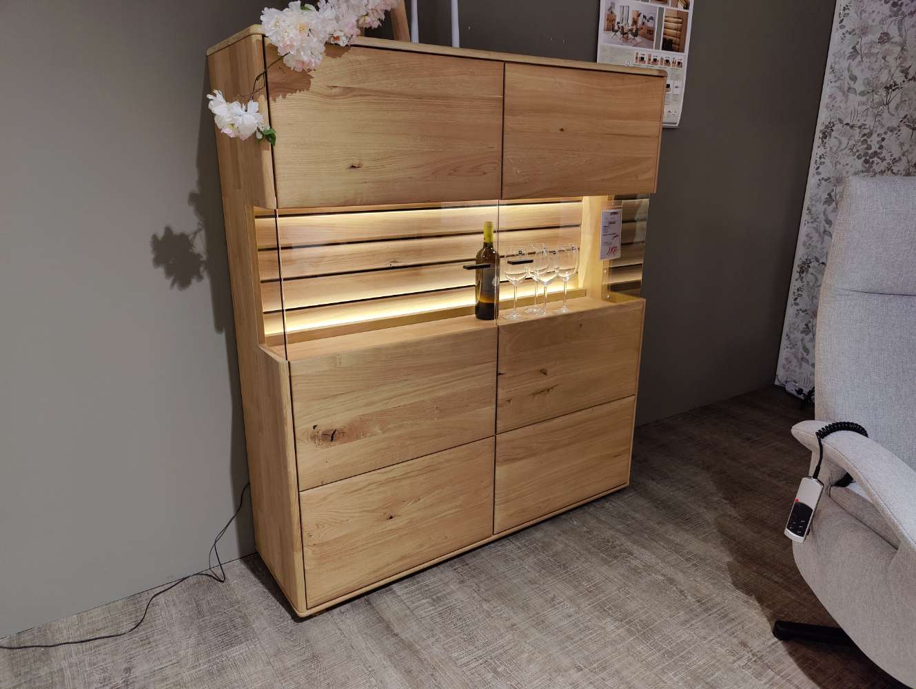 Highboard – B 124 cm – Balkeneiche – Girona – inkl. Beleuchtung