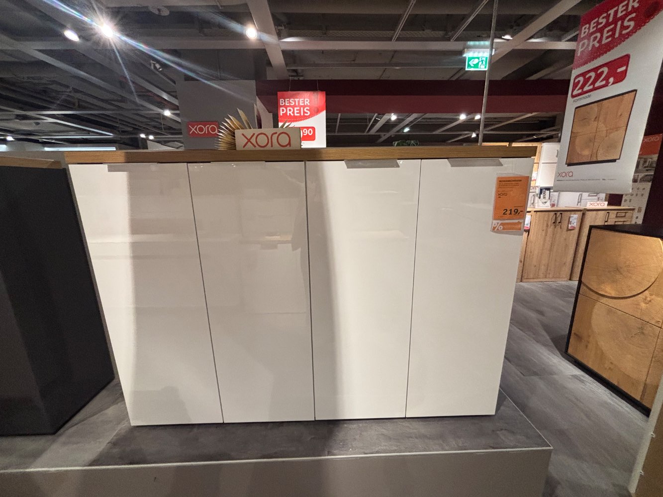 Schuhschrank Weiß Hochglanz mit Eichenplatte XXXLutz Heilbronn