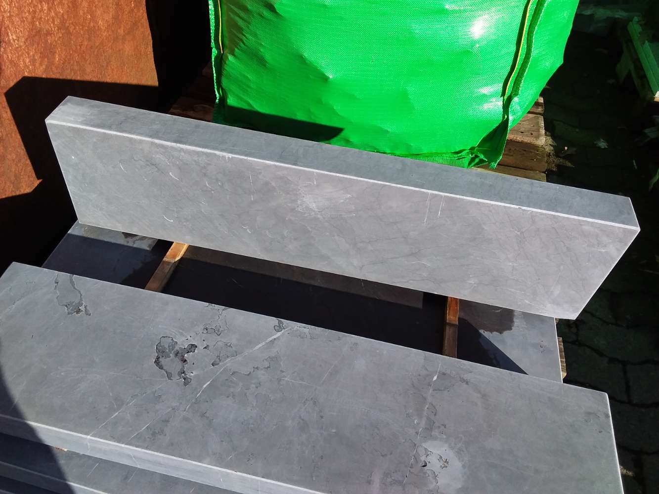 Rasenkanten 8x25x100 Naturstein Blaustein Kalkstein Outlet