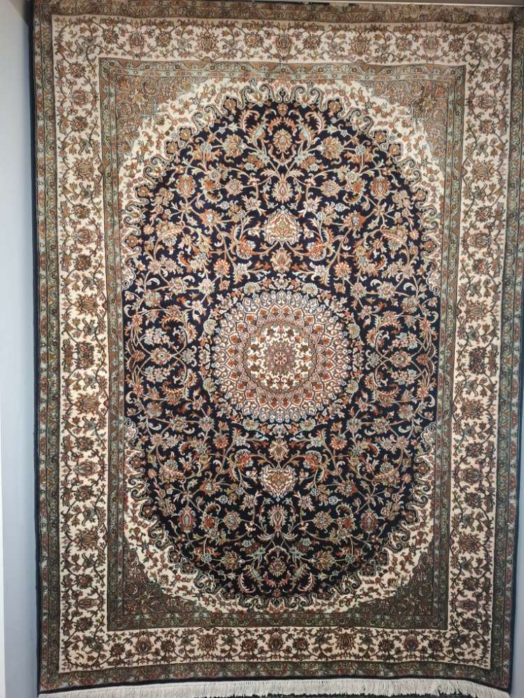 Kaschmir Seidenteppich – Räumungsverkauf bei Kempf Aschaffenburg