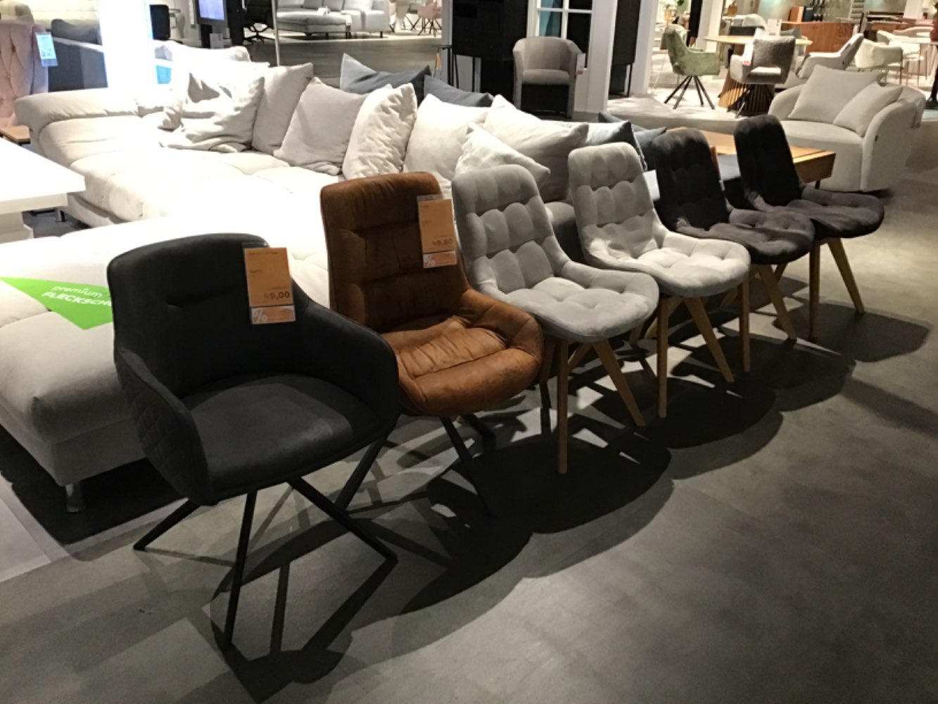 XXXLutz Ausstellungsstück Möbel Stühle verschiedene Ausführungen