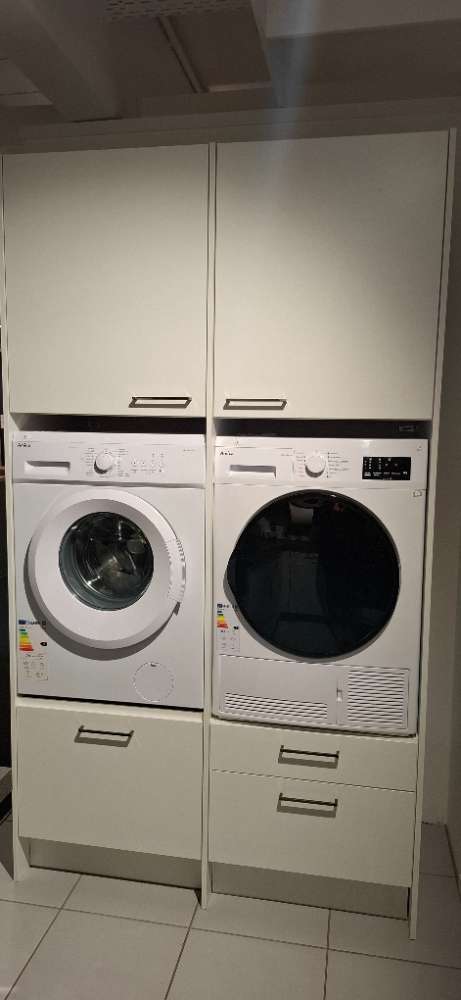 Hauswirtschaftsschränke inkl Waschmaschine und Trockner