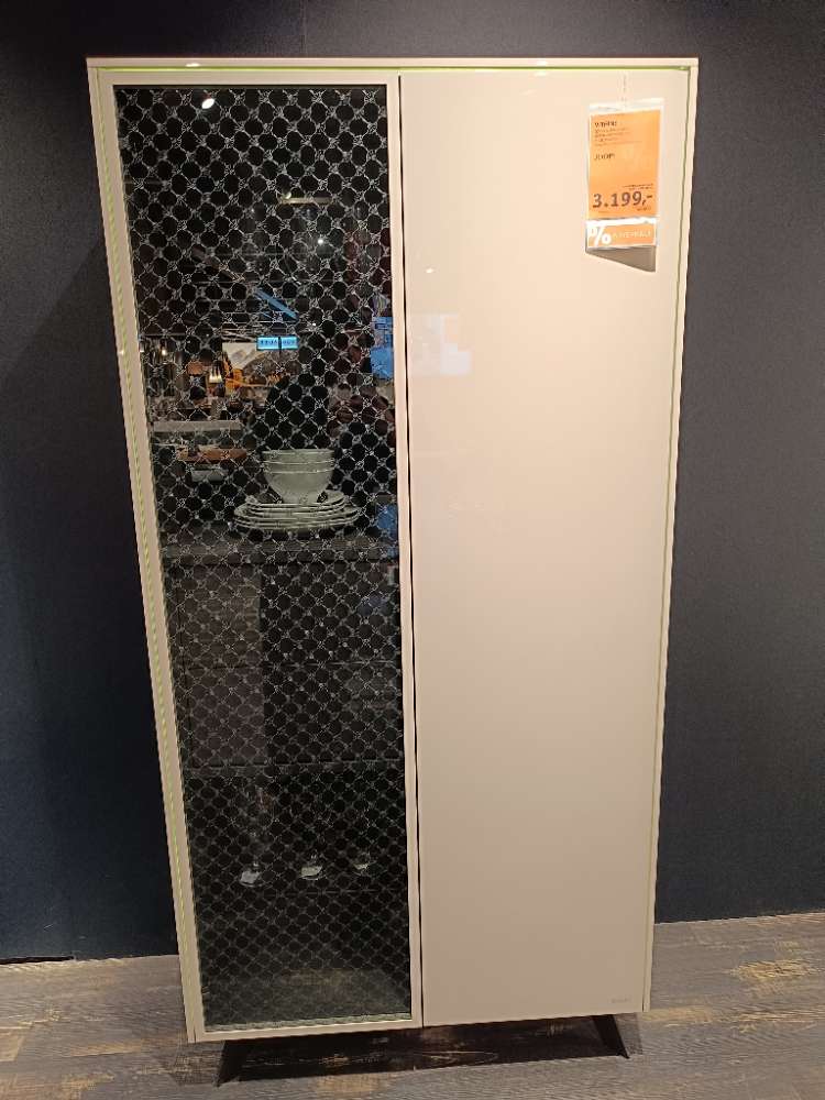 Vitrine Gloss Curves