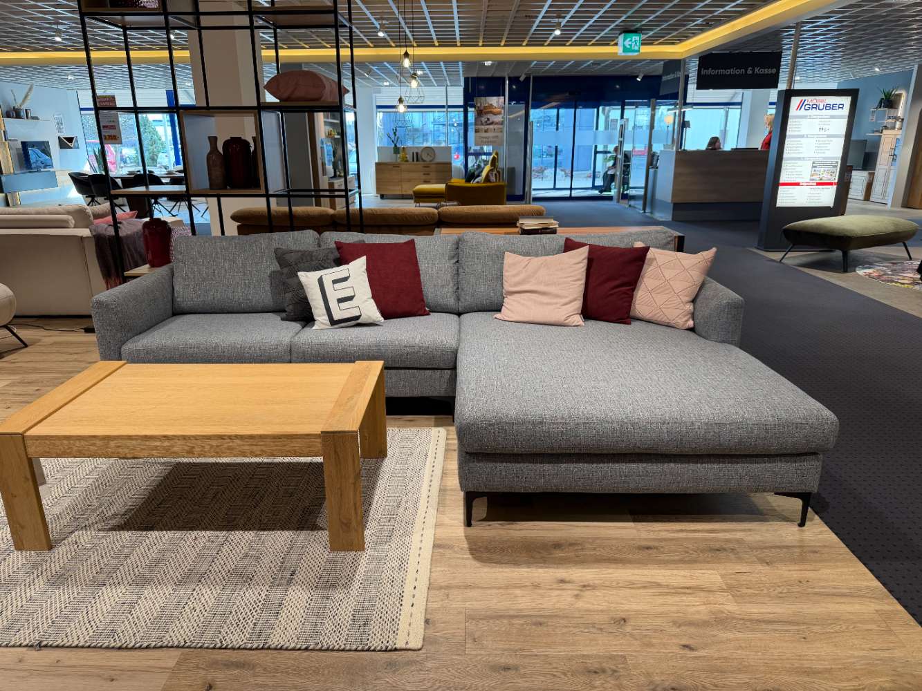 Polstergarnitur grau mit Longchair, ca. 300×185 cm