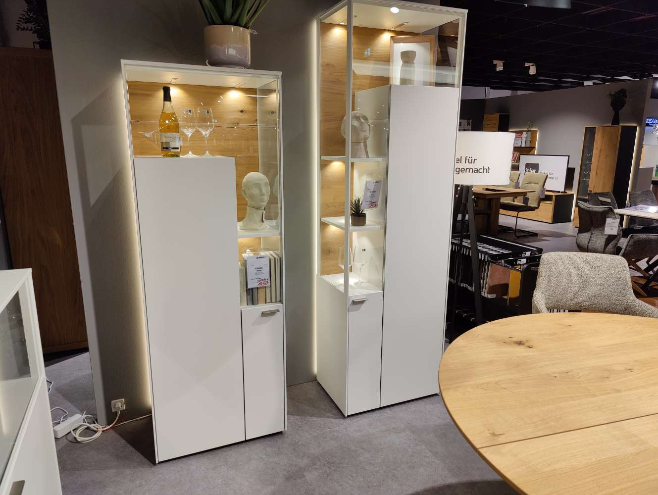 2 Vitrinen – VENJAKOB – Sentino 3000 – inkl. Beleuchtung