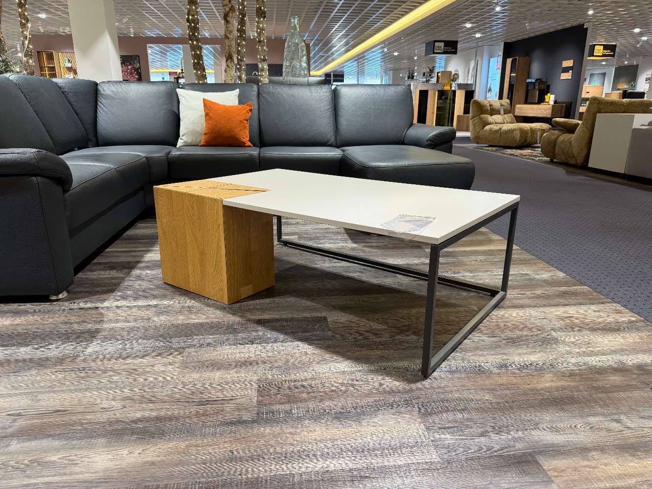 Couchtisch mit Hirnholzeinastz