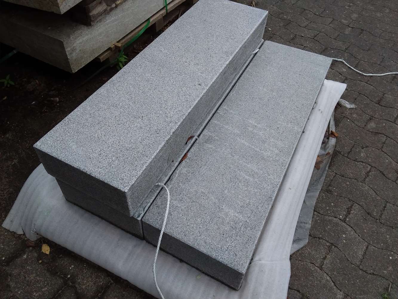 Blockstufen Granit 15x35x120 anthrazit Naturstein Stufen Seltra