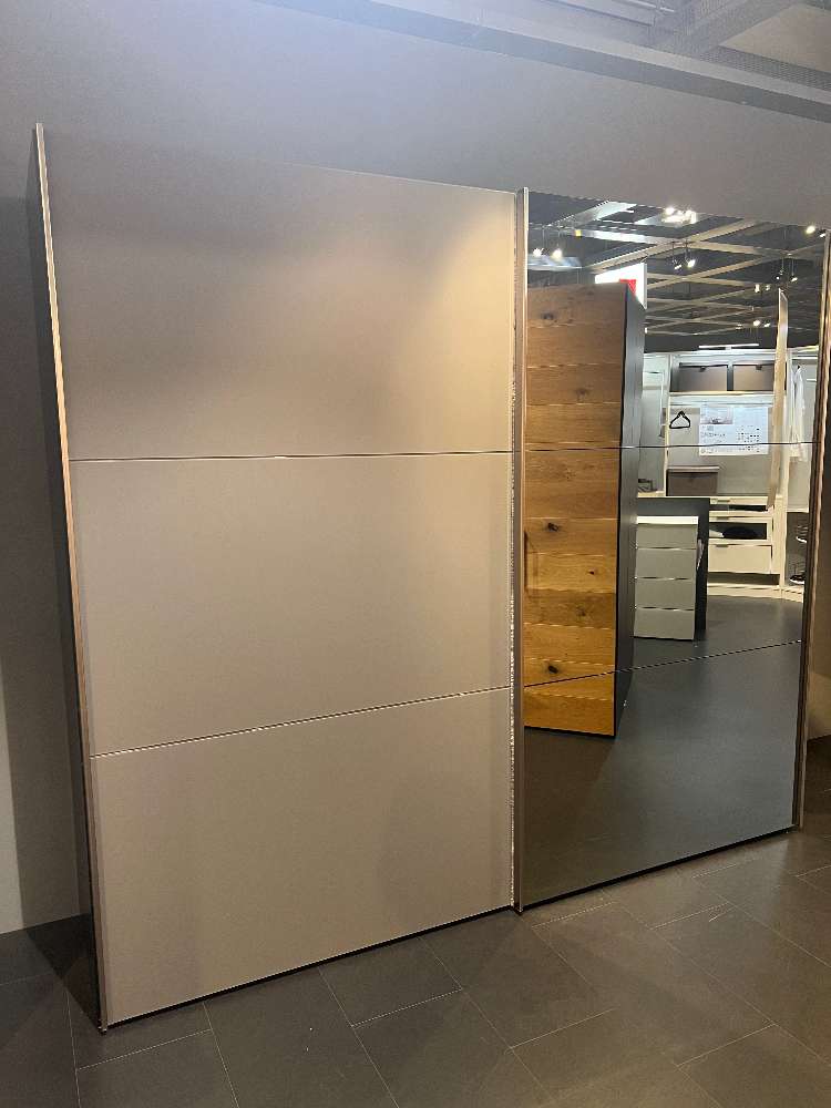 Schwebetürenschrank Slideline