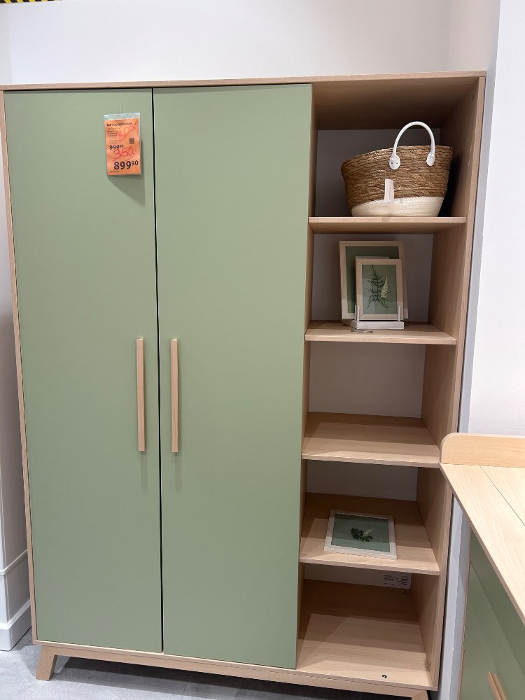Babykleiderschrank