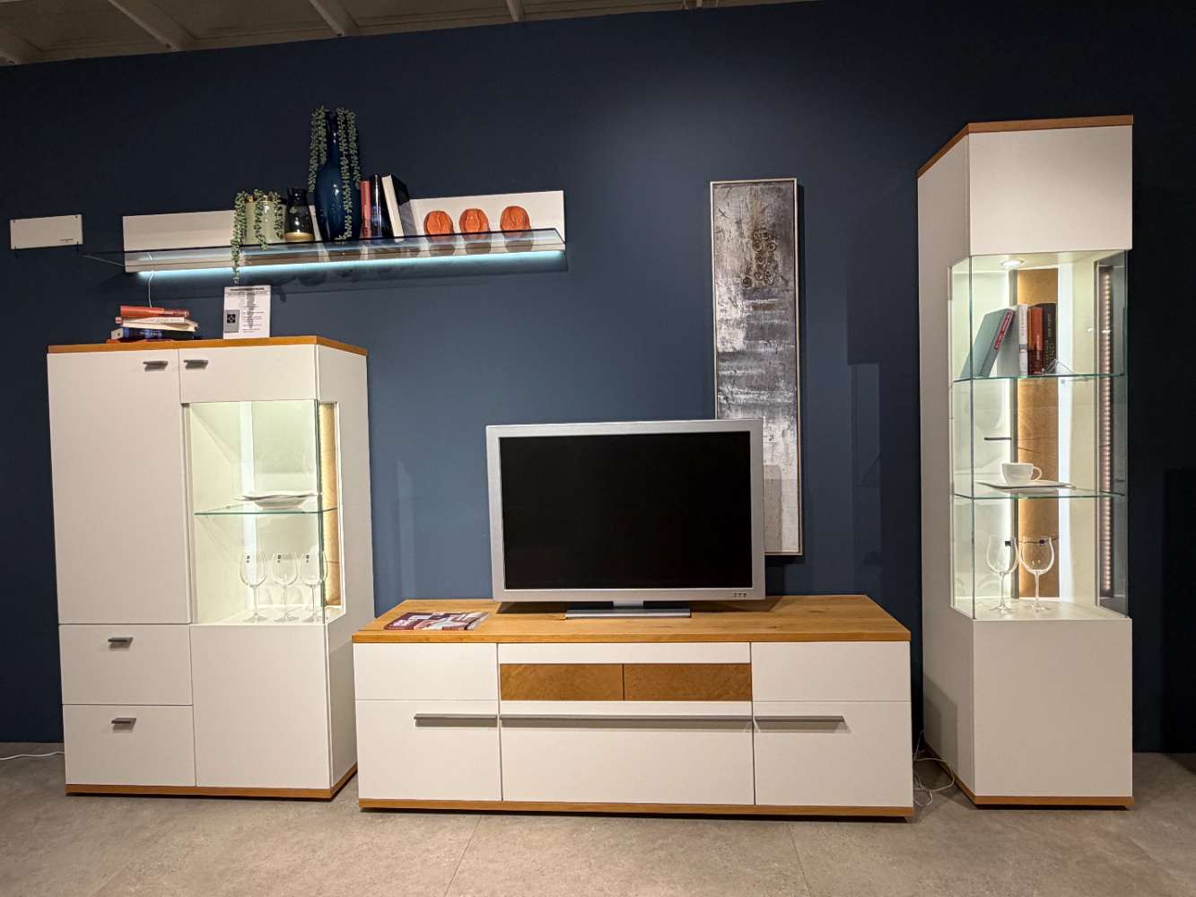 Wohnwand Lack Weiß, ca. 330x201x49 cm