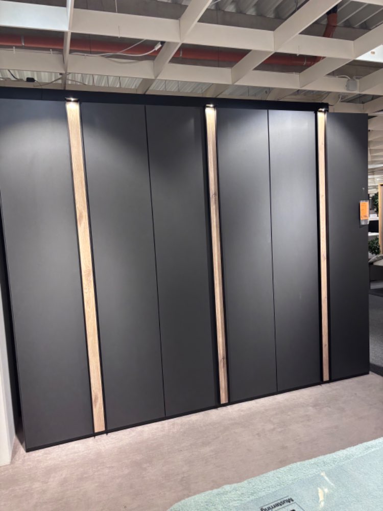 Möbel, Drehtürenschrank, XXXLutz