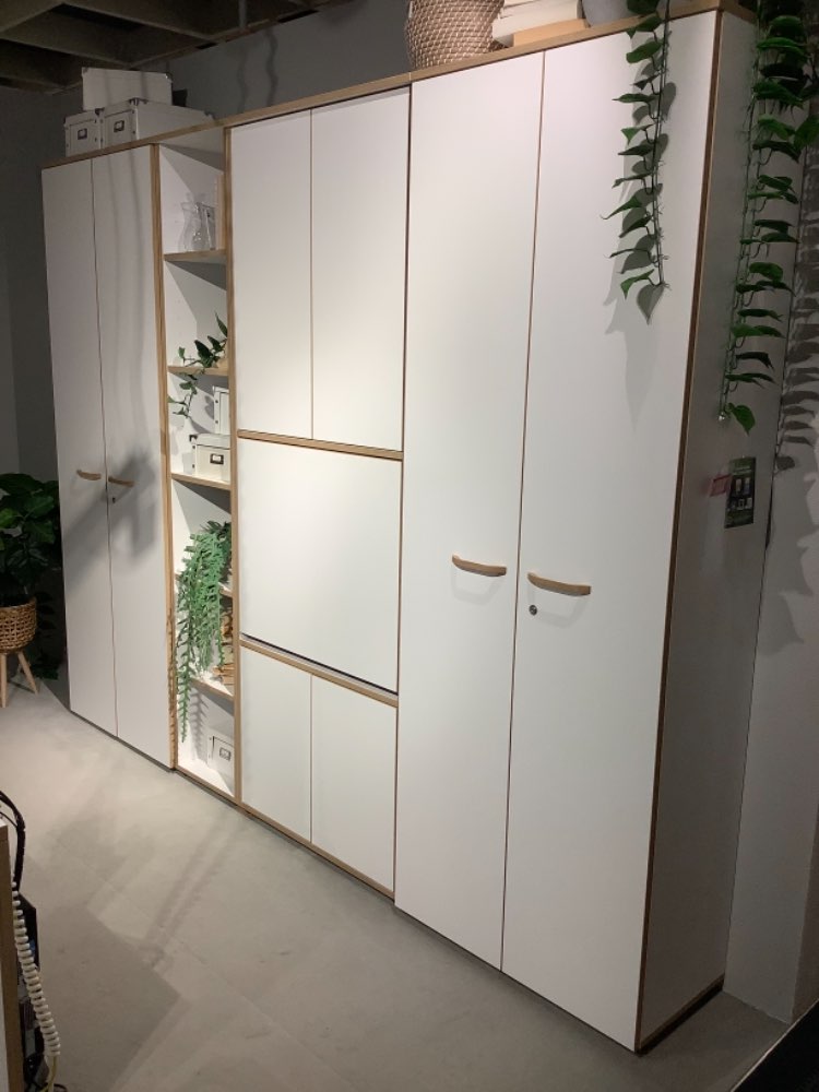 Schrankwand mit Sekretär