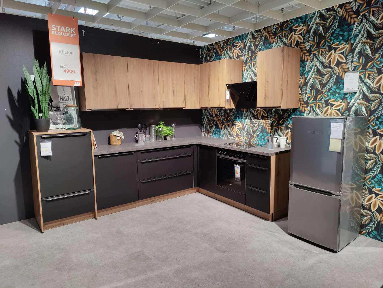 Küche – inkl. E-Geräte – Einbauküche – Schwarzlack – Asteiche