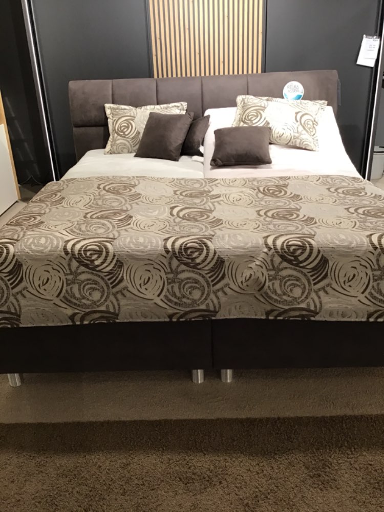 Polsterbett mit Motor