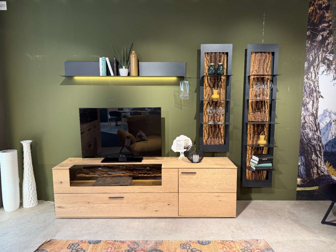 Wohnwand Kerneiche massiv, ca. 265x213x49 cm