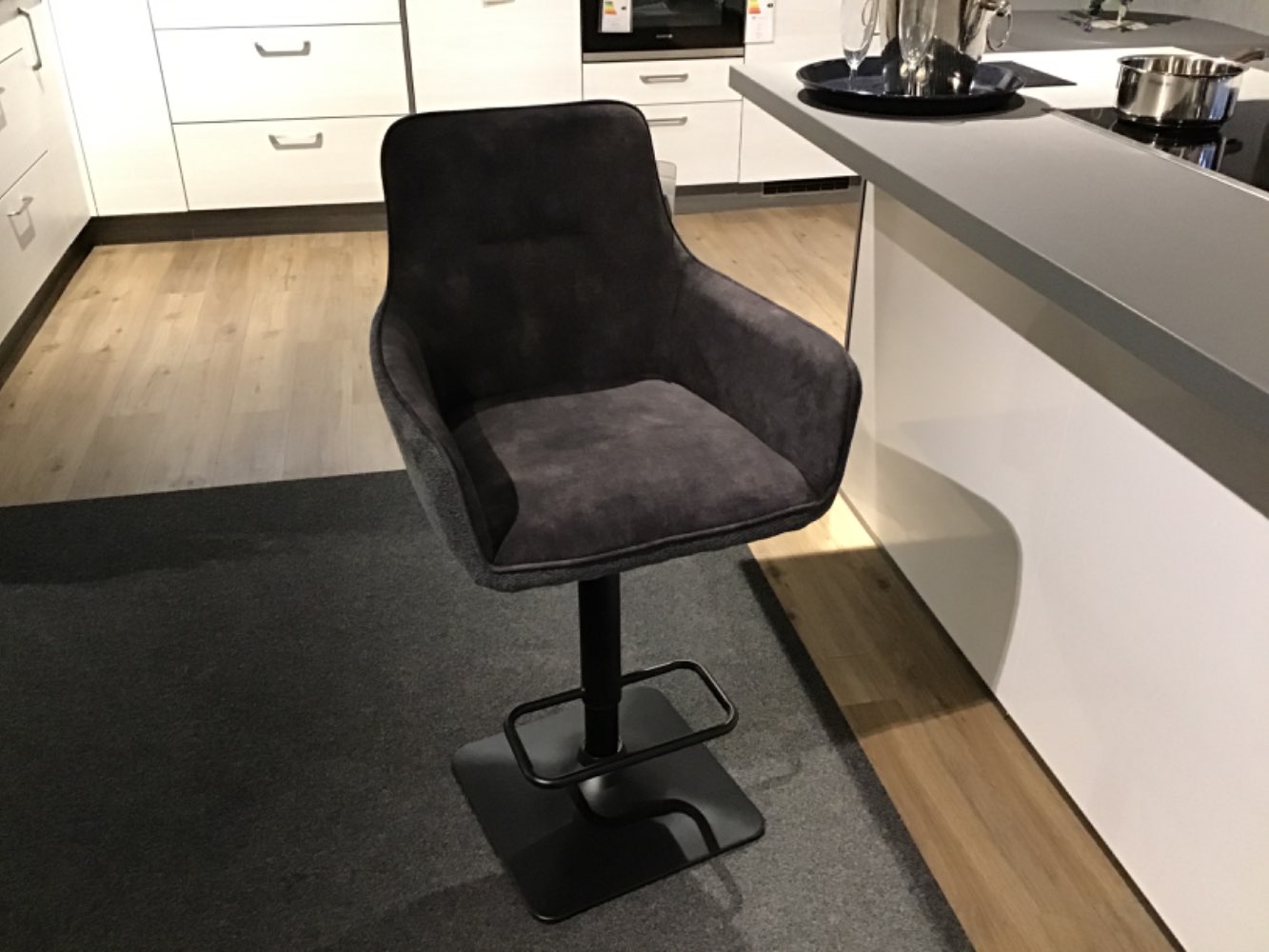 Barhocker höhenverstellbar Bezug anthrazit