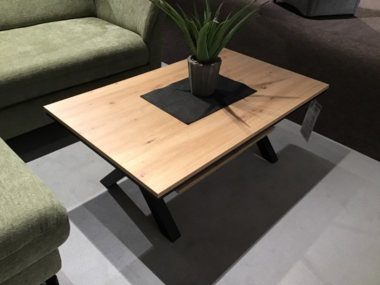 Couchtisch mit Ablage Holz Eiche/ schwarz Maß 110x43x67cm