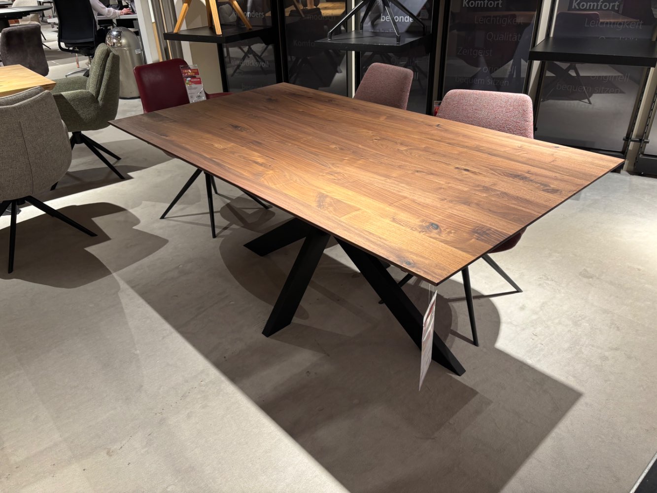 Esstisch Keila in Nußbaum