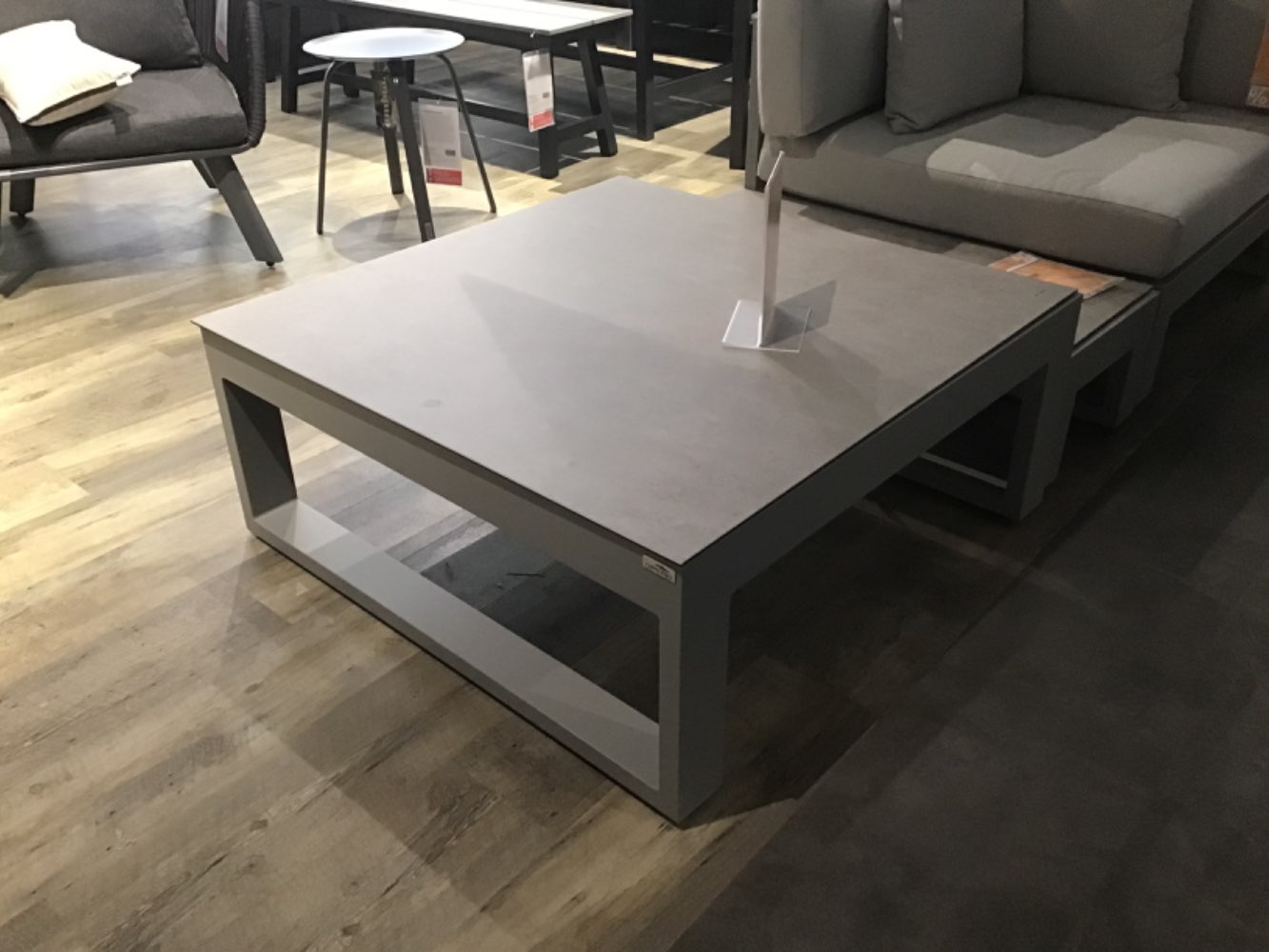 XXXLutz Ausstellungsstück Möbel Loungetisch Willis Alu hellgrau