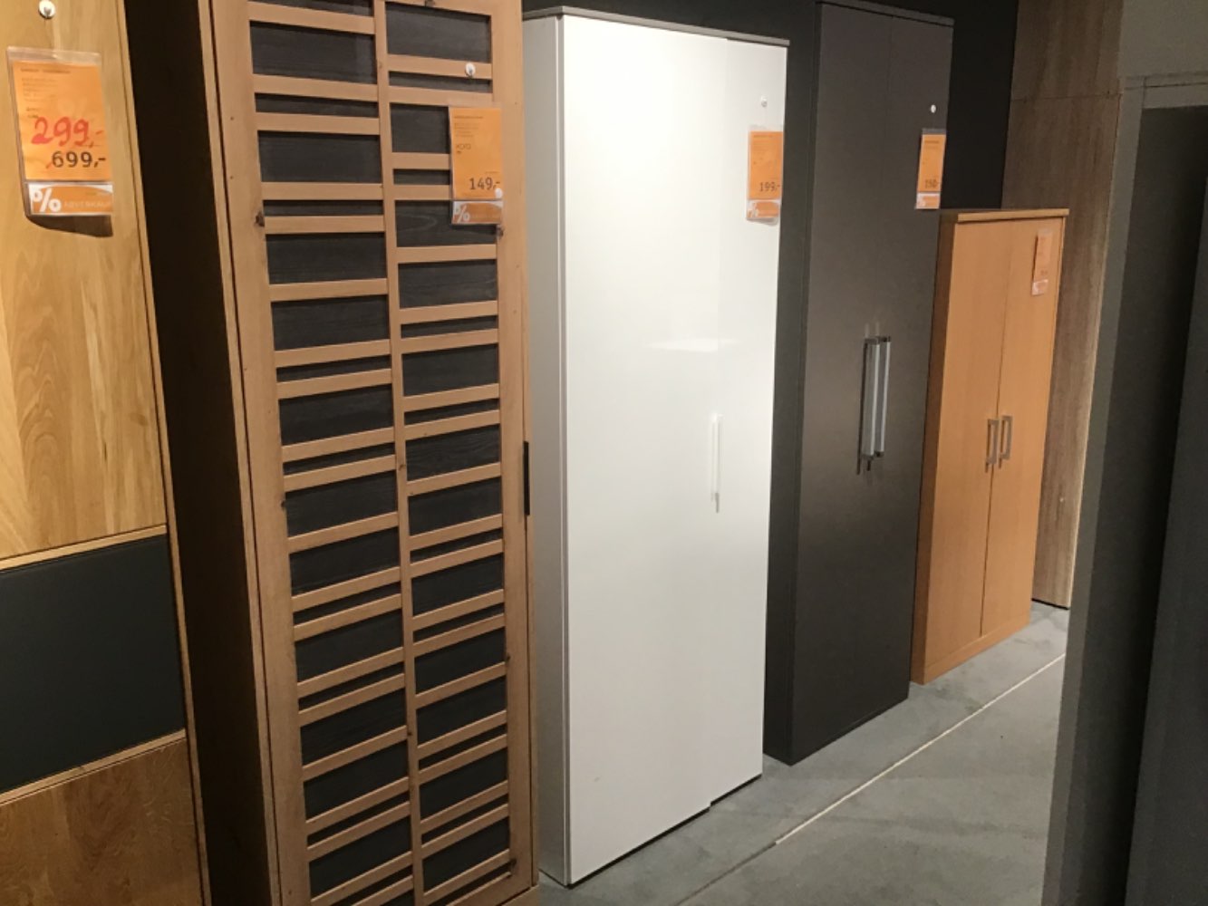 XXXLutz Ausstellungsstück Möbel Garderobenschrank Galaverna weiß