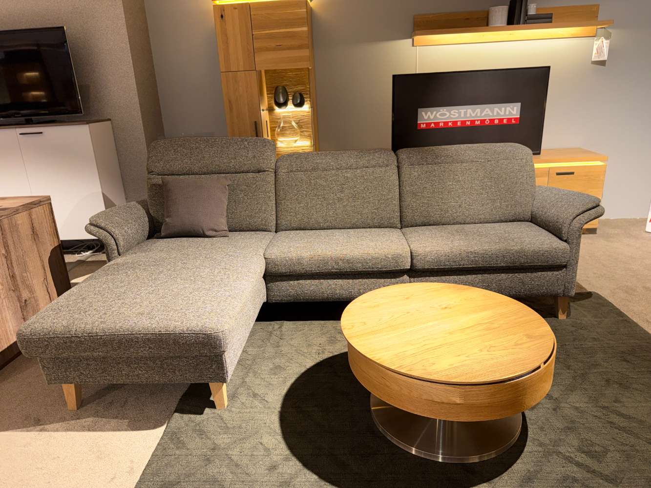 Funktionssofa mit motorischer Liege-Relaxfunktion im Longchair