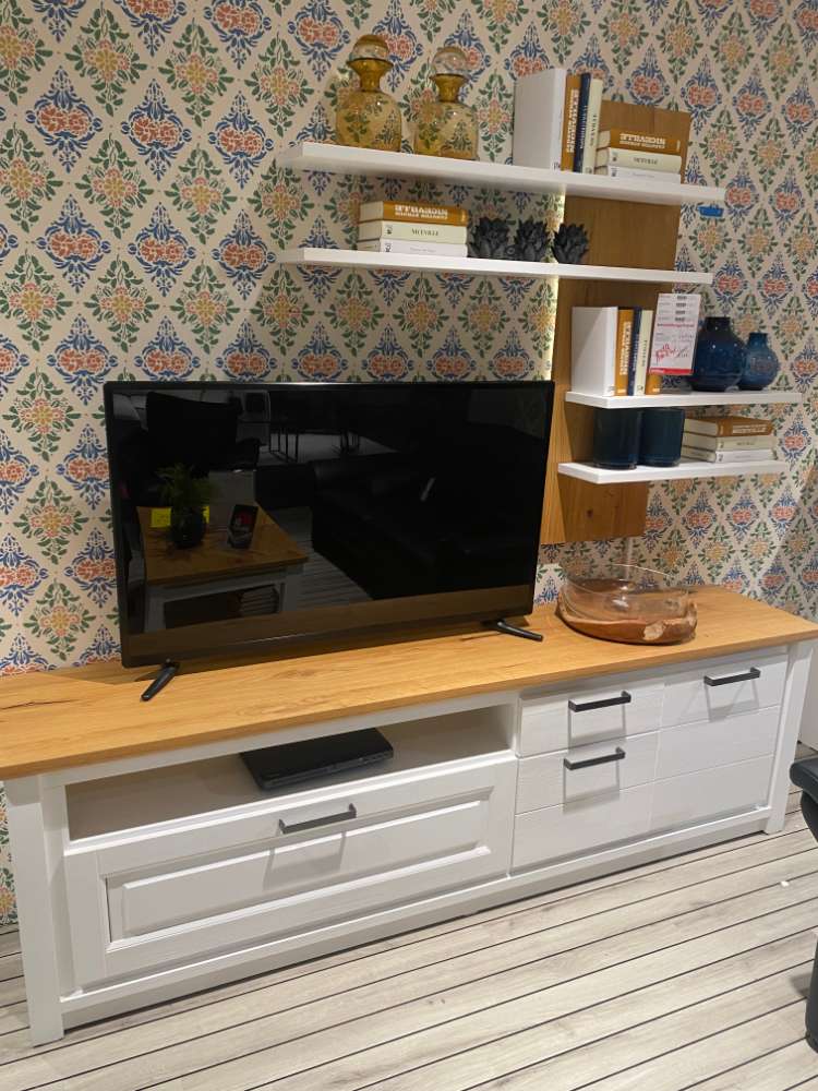 Lowboard mit Wandbord u.Beleucht.