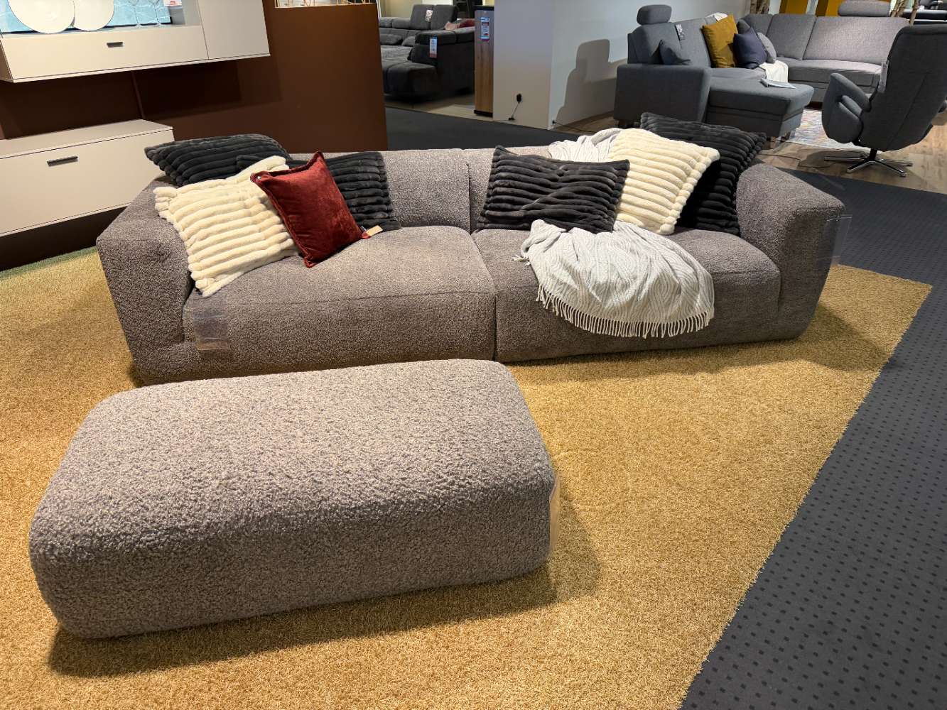 Megasofa XL mit Hocker in grau, ca. 280×110 cm