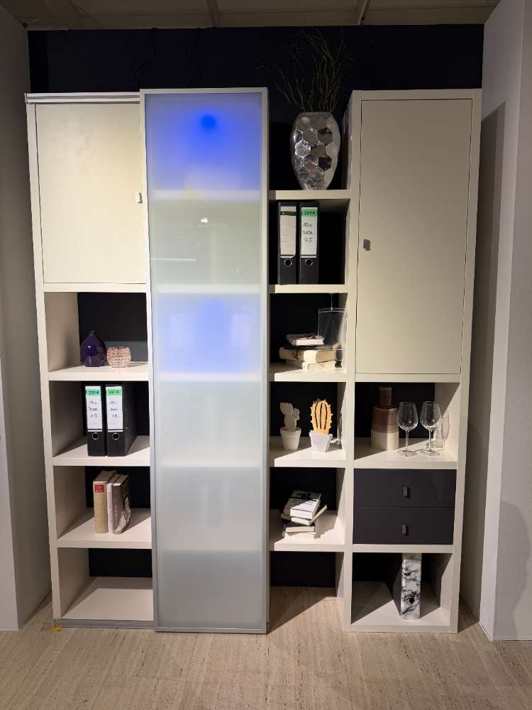 Regalkombination in weiß, ca. 175×221 cm