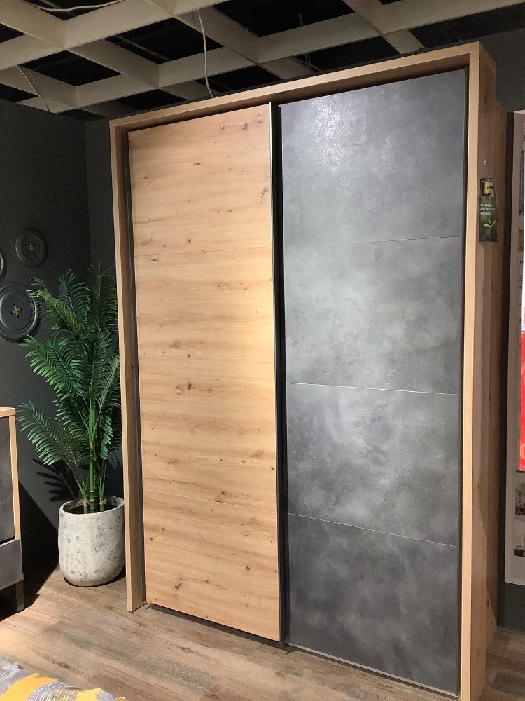 Ausstellungsstück Kleiderschrank „La Fabrica“ | SEGMÜLLER Möbel