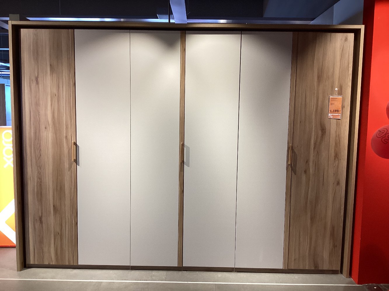 Drehtürenschrank XORA