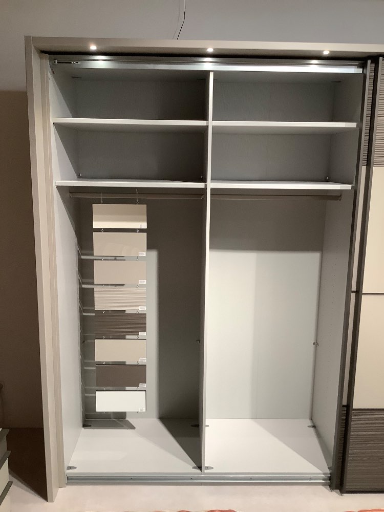 Schlafzimmer mit Kommode