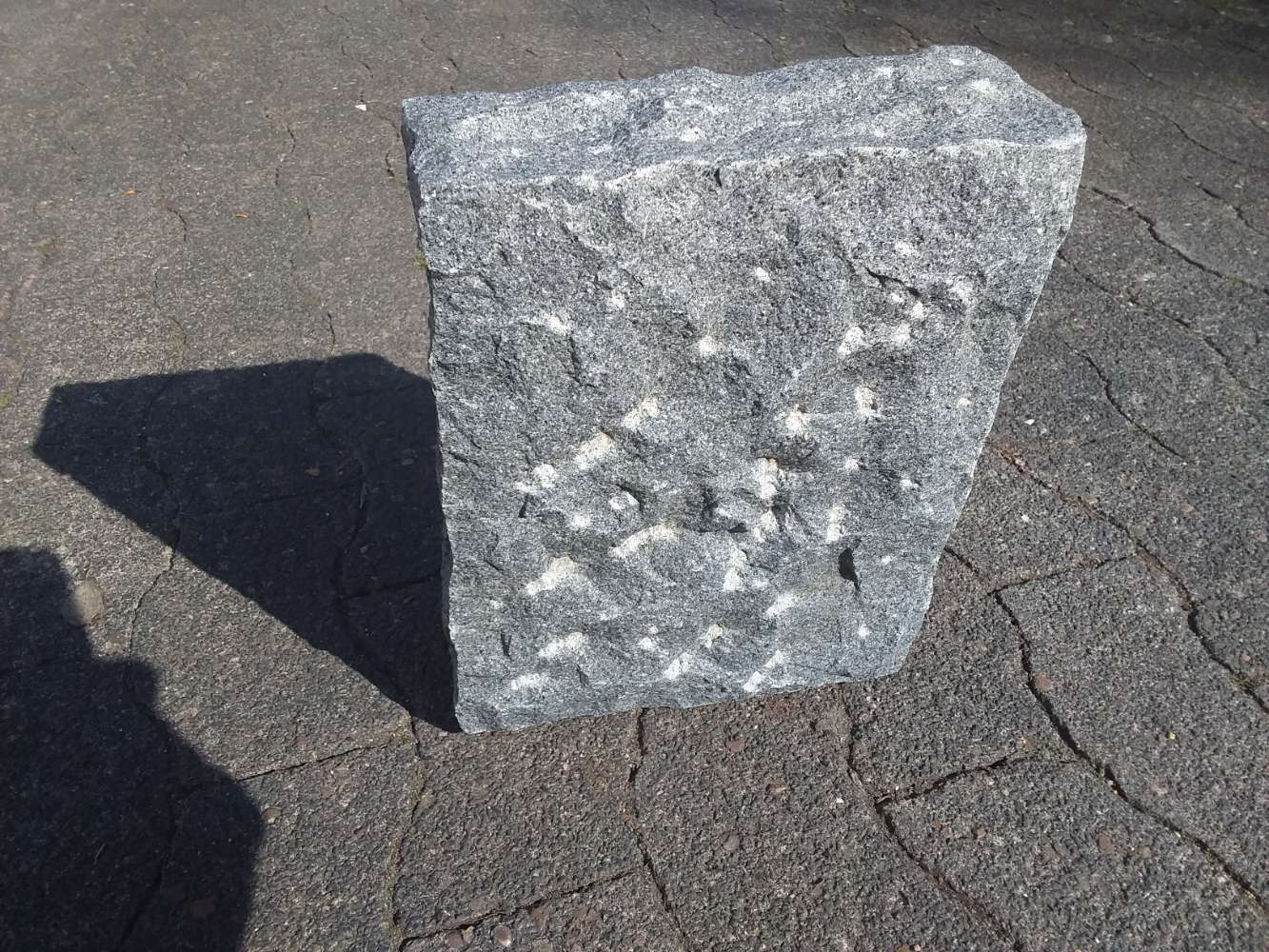 Granit Palisaden 10x25x30 anthrazit Seltra Naturstein Stelen