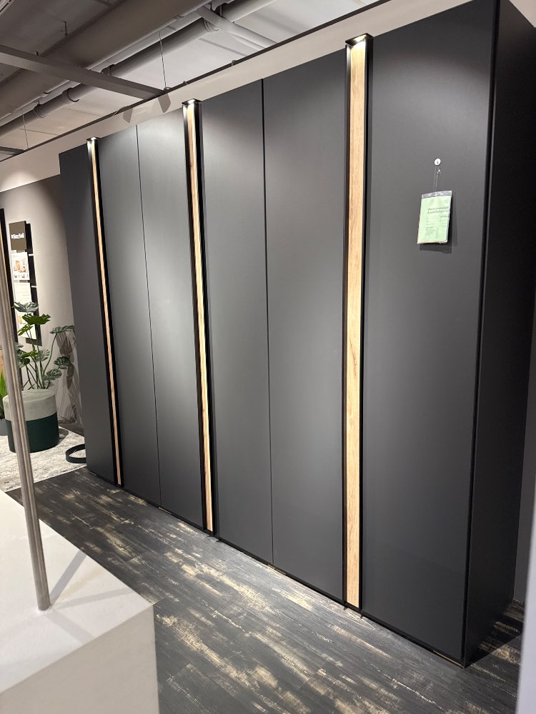 Möbel, Drehtürenschrank, Neuware, XXXLutz