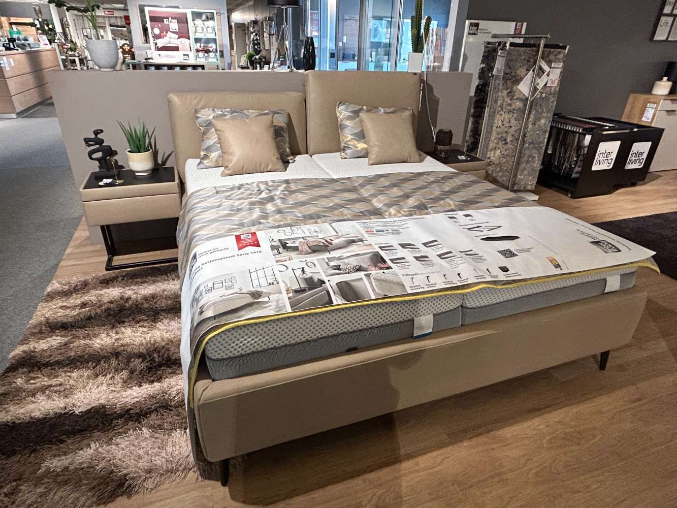 Polsterbett incl. Konsolen