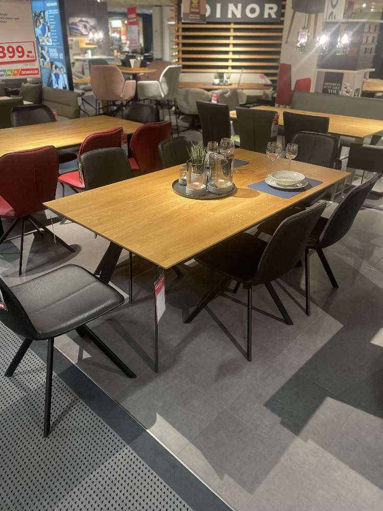 Ausziehtisch mit 6 Stühlen
