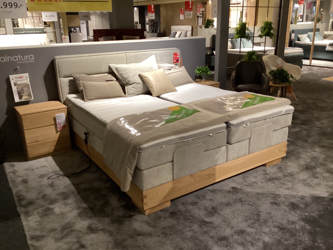 Möbel Boxspringbett Valnatura Valsen mit Motor XXXLutz Hirschaid