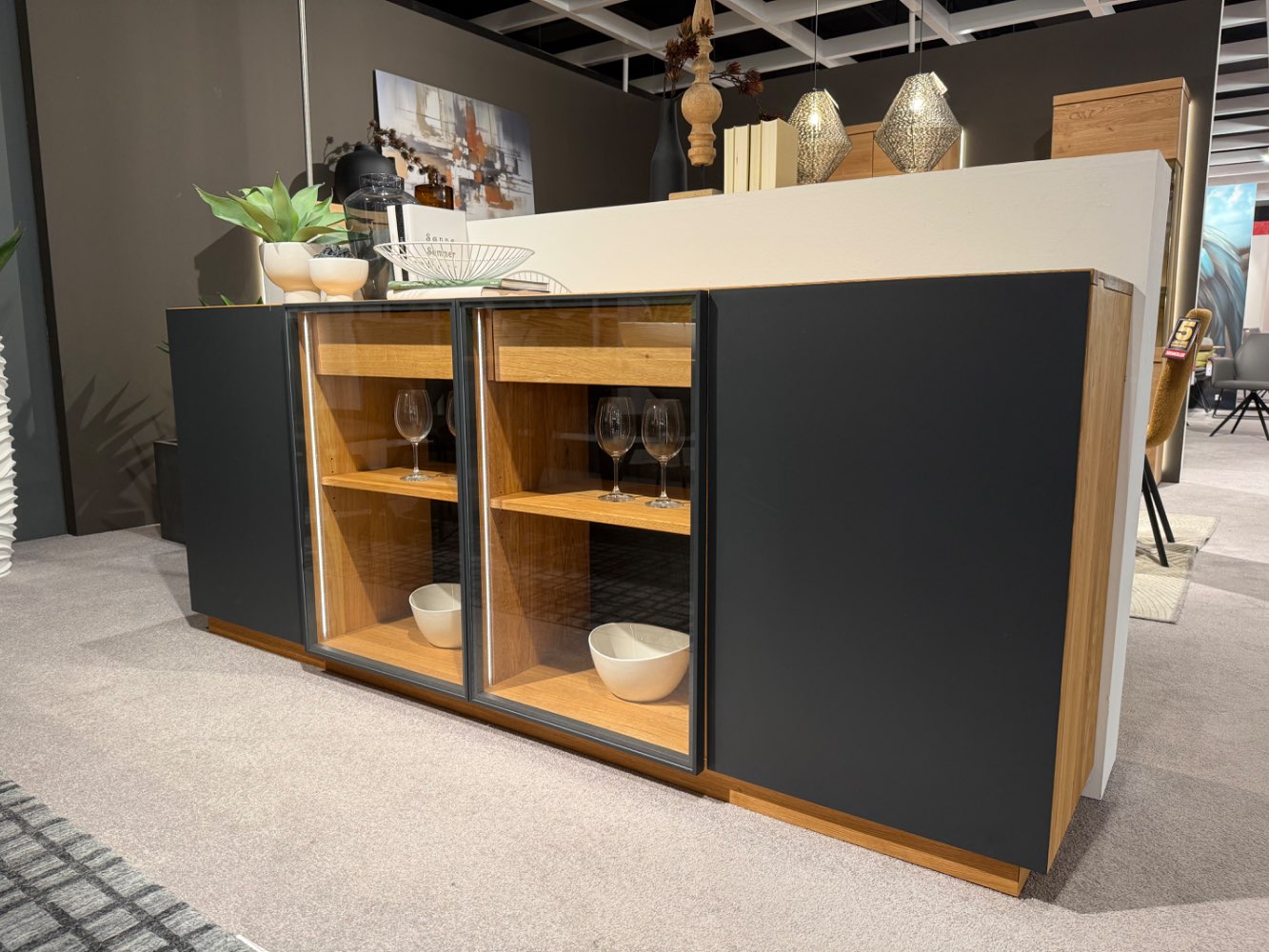 Sideboard ca. 194 x 103 x 43 cm in rustikaler Asteiche