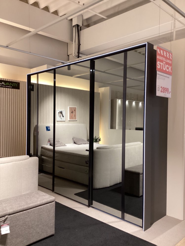 Schwebetürenschrank