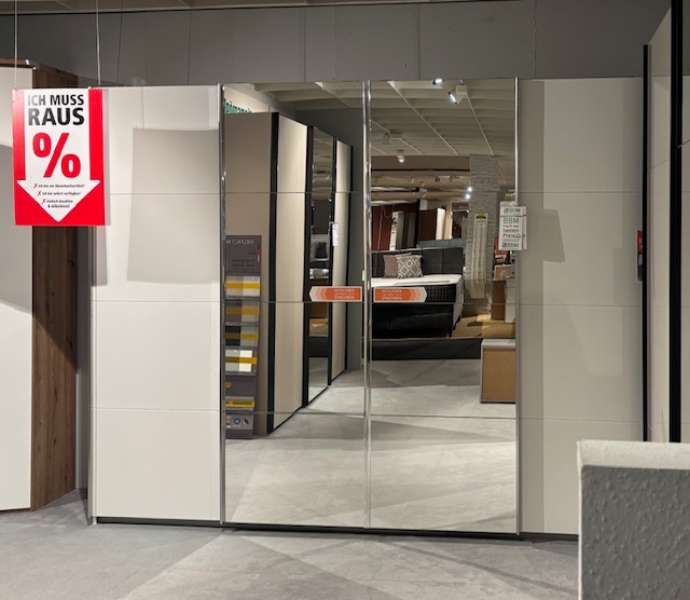 Schwebetürenschrank