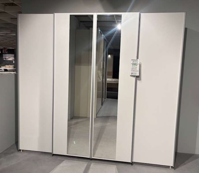 Schwebetürenschrank