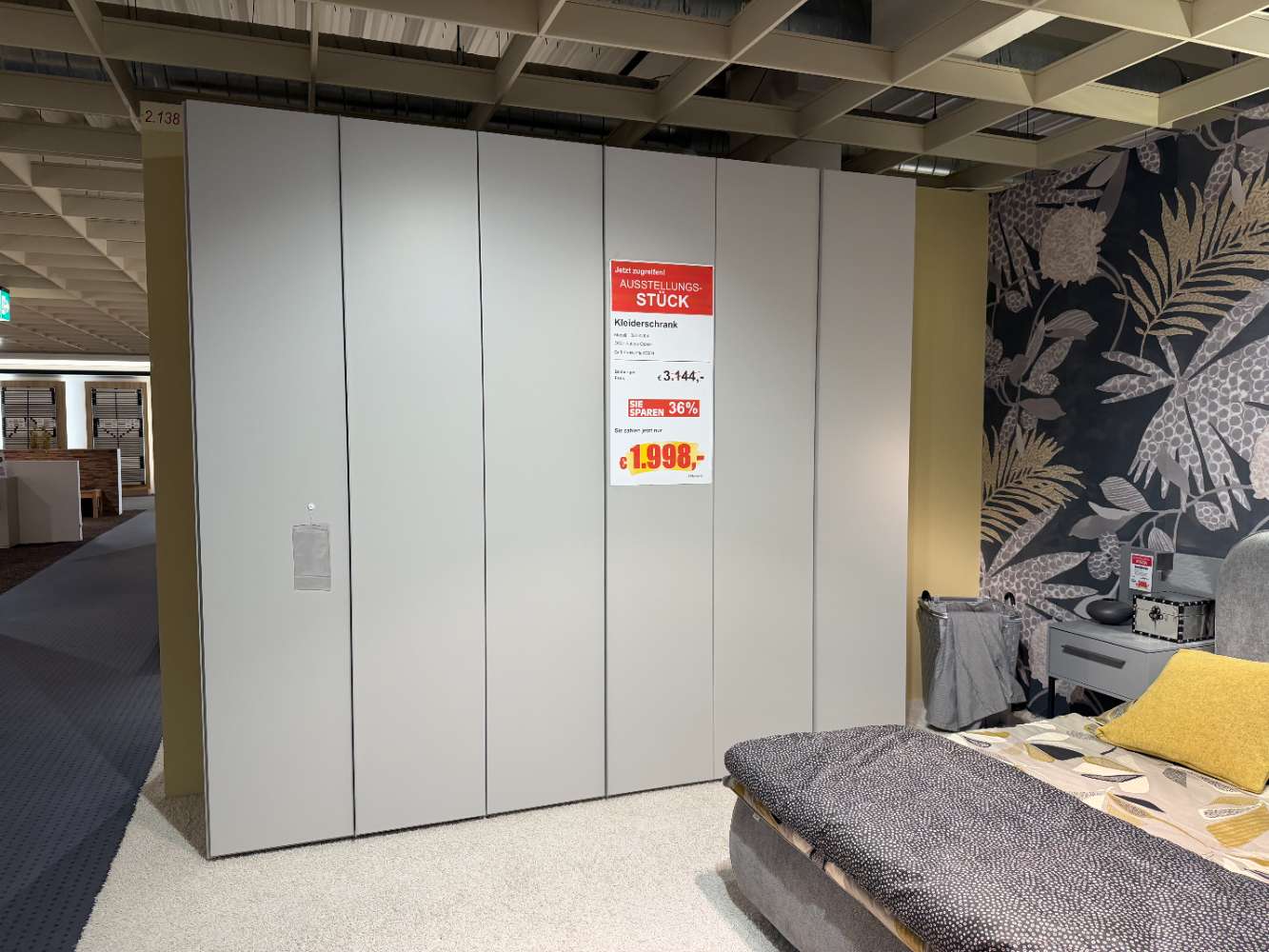 Kleiderschrank grau/beige, ca. 273x242x59 cm