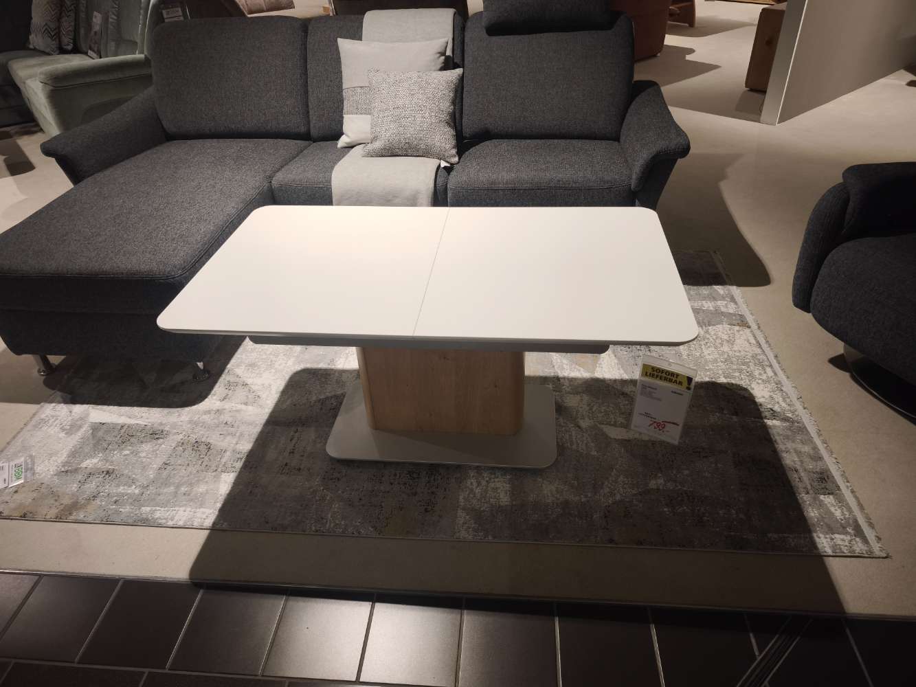 Couchtisch in Wildeiche, Weiß lackiert, mit Funktionen