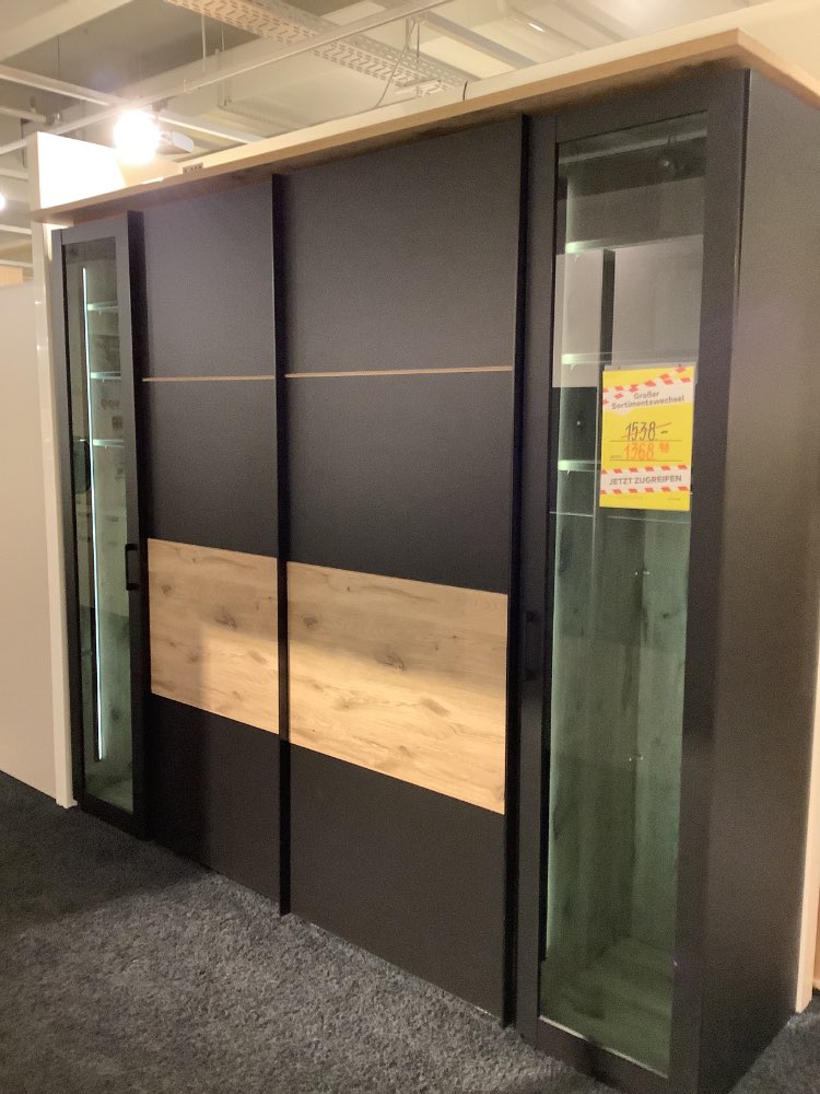 Kleiderschrank