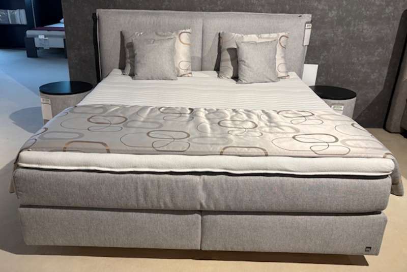 Boxspringbett mit 2x Nachtkonsolen IL 1420