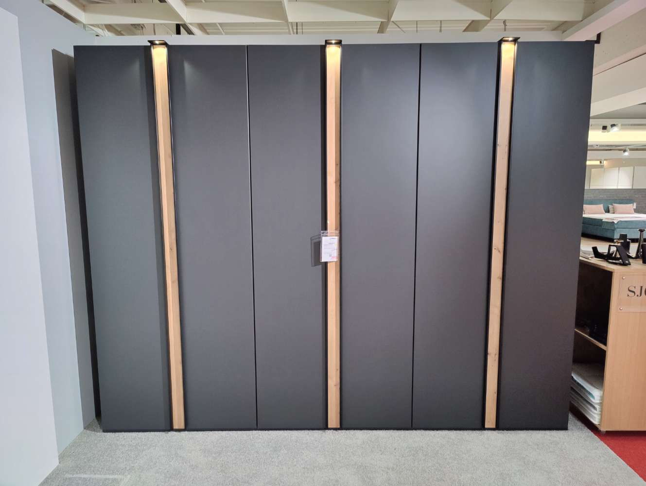 Drehtürenschrank – 6-türig – inkl. Beleuchtung – B 300 cm