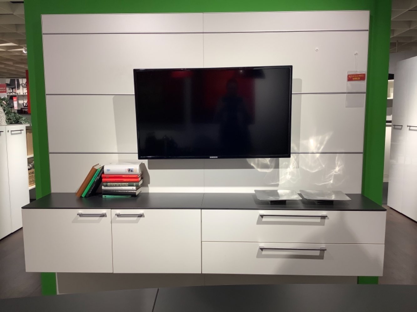 Modulwand mit Schwebeschrank