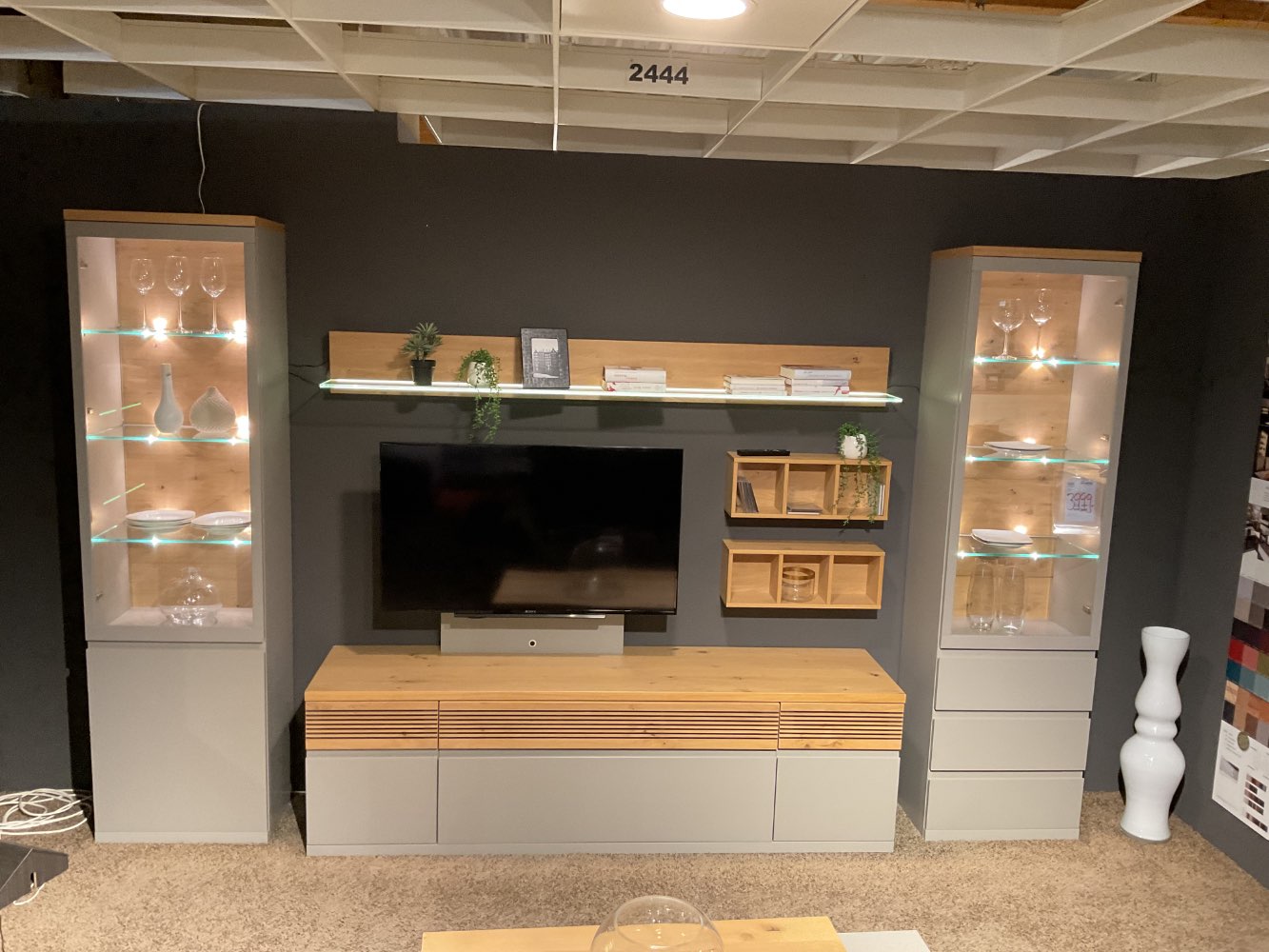 Wohnwand Vision RMW Lack platingrau – Asteiche, mit Furn-Sound