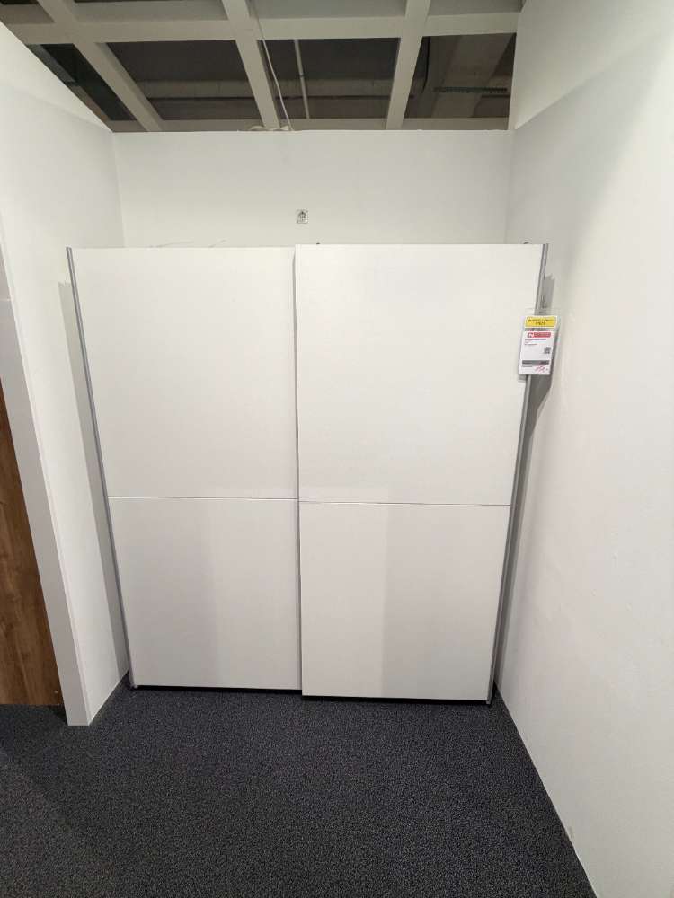 Schwebetürenschrank
