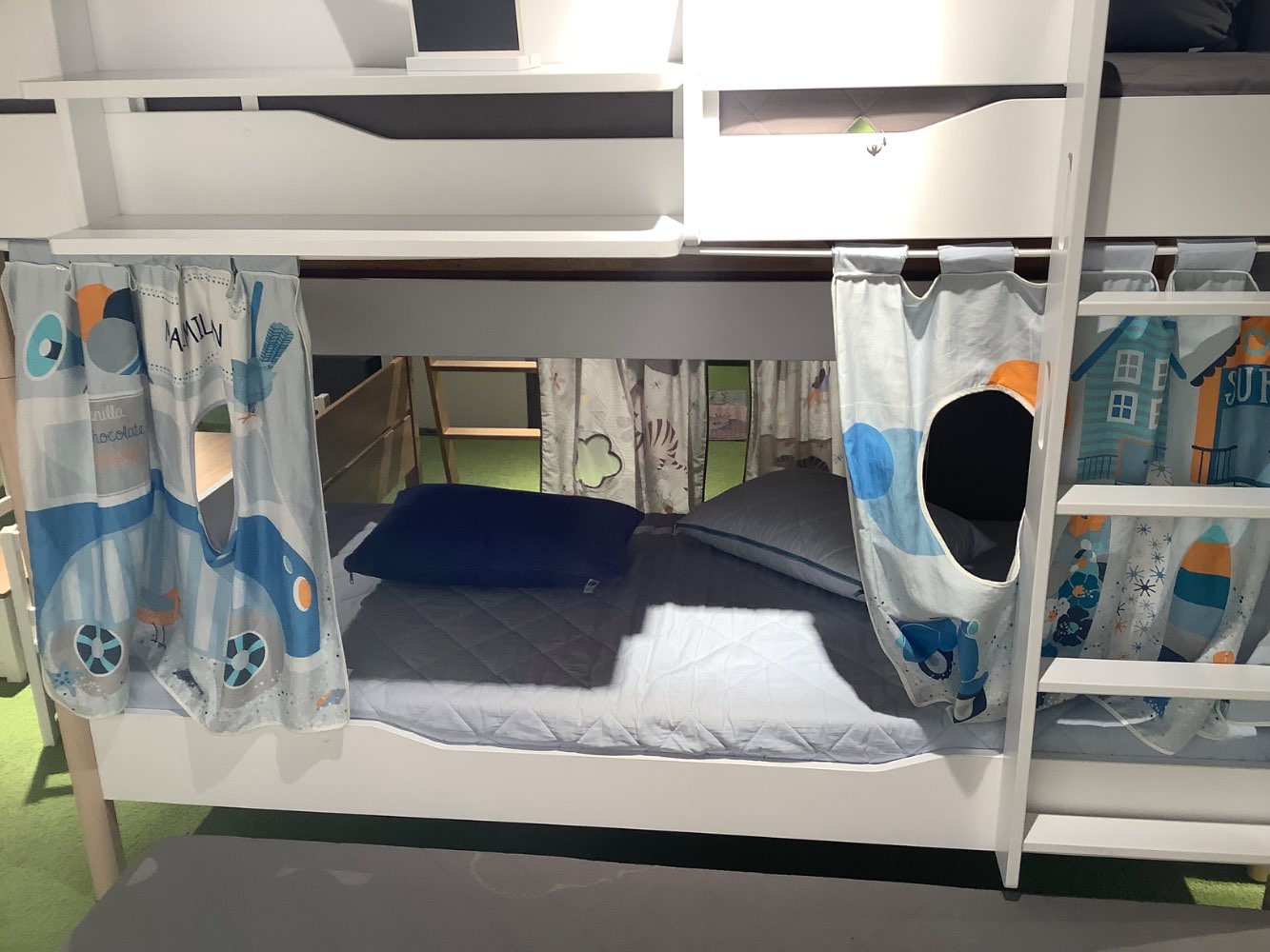 Etagenbett weiss/Birke mit Gästebett